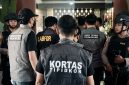 Tim Kortastipidkor Mabes Polri bersama Subdit Tipidkor Polda Sulawesi Selatan saat melakukan penggeledahan di ruang kerja dan Rumah Jabatan Bupati Gowa, Senin (21/9/2026),