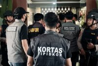 Tim Kortastipidkor Mabes Polri bersama Subdit Tipidkor Polda Sulawesi Selatan saat melakukan penggeledahan di ruang kerja dan Rumah Jabatan Bupati Gowa, Senin (21/9/2026),