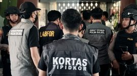 Tim Kortastipidkor Mabes Polri bersama Subdit Tipidkor Polda Sulawesi Selatan saat melakukan penggeledahan di ruang kerja dan Rumah Jabatan Bupati Gowa, Senin (21/9/2026),