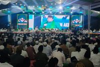 Foto: Ribuan jamaah menghadiri Pengajian Akbar, Maulid Nabi Muhammad SAW, Haul ke-7 RKH Hasan Bakir dan Haul RKH Murtadho Bhuju’ Tantoh di Pondok Pesantren Darut Tauhid Al-Hasani Palpetto’, Kecamatan Pegantenan, Pamekasan, Jumat malam (4/9/2026).