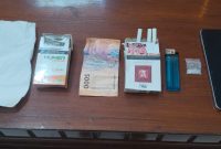 Foto:
Barang bukti yang diamankan Polsek Nonggunong dalam pengungkapan dugaan kasus penyalahgunaan narkotika jenis sabu di Kecamatan Nonggunong, Sumenep.